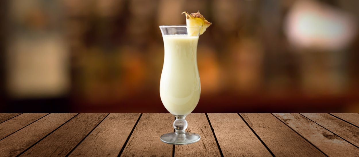 Rhum blanc, crème de coco, jus d'ananas.